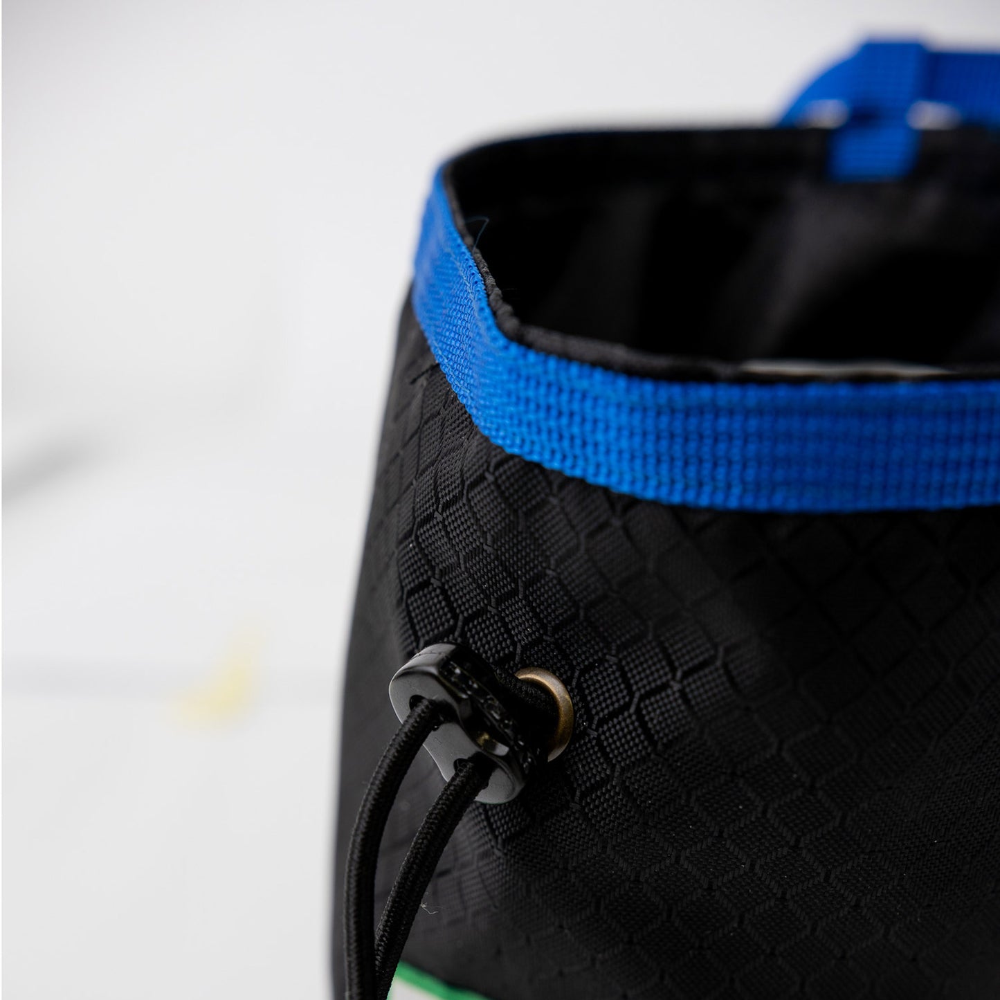 SHUM LIGHT chalk bag black/blue