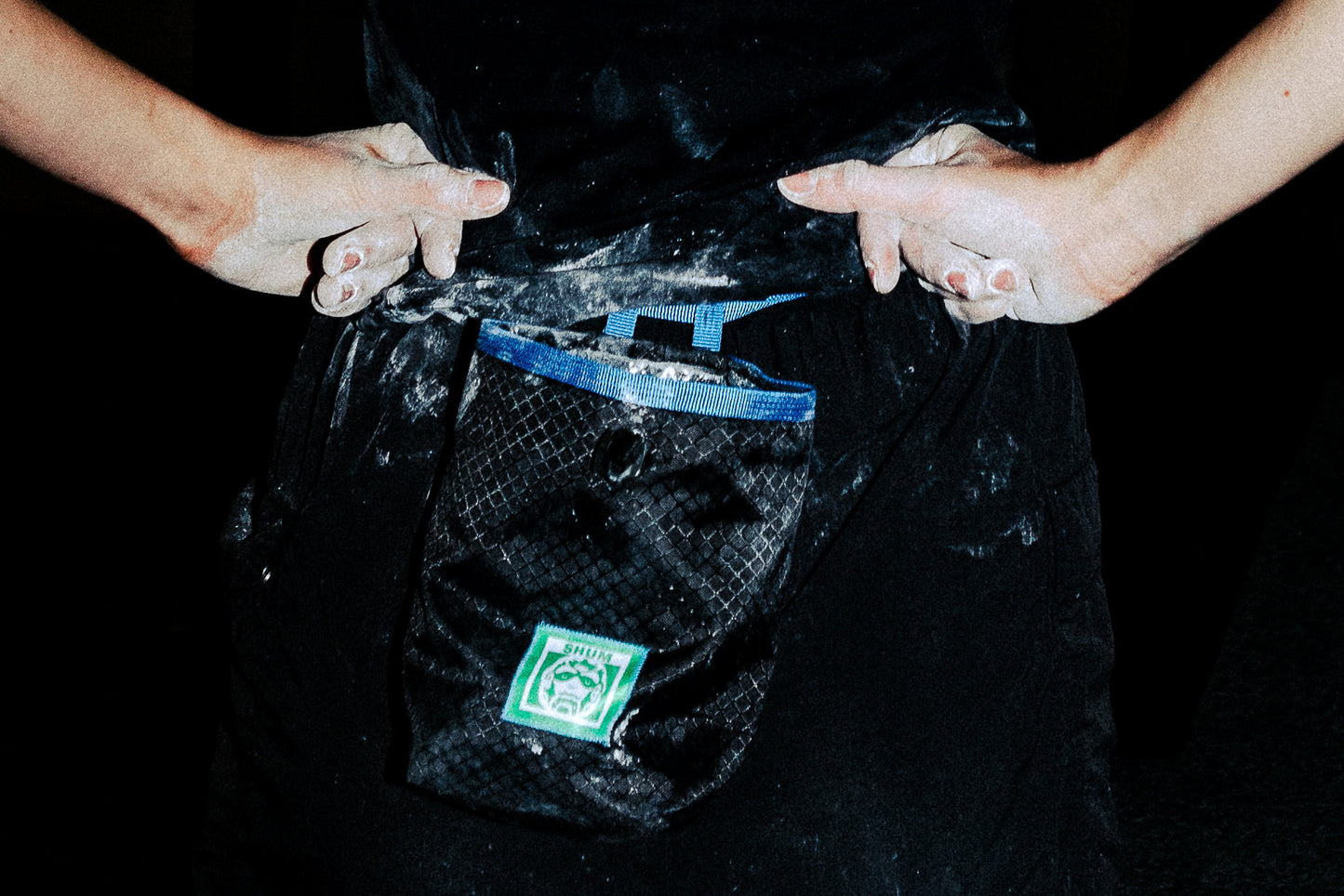 SHUM LIGHT chalk bag black/blue