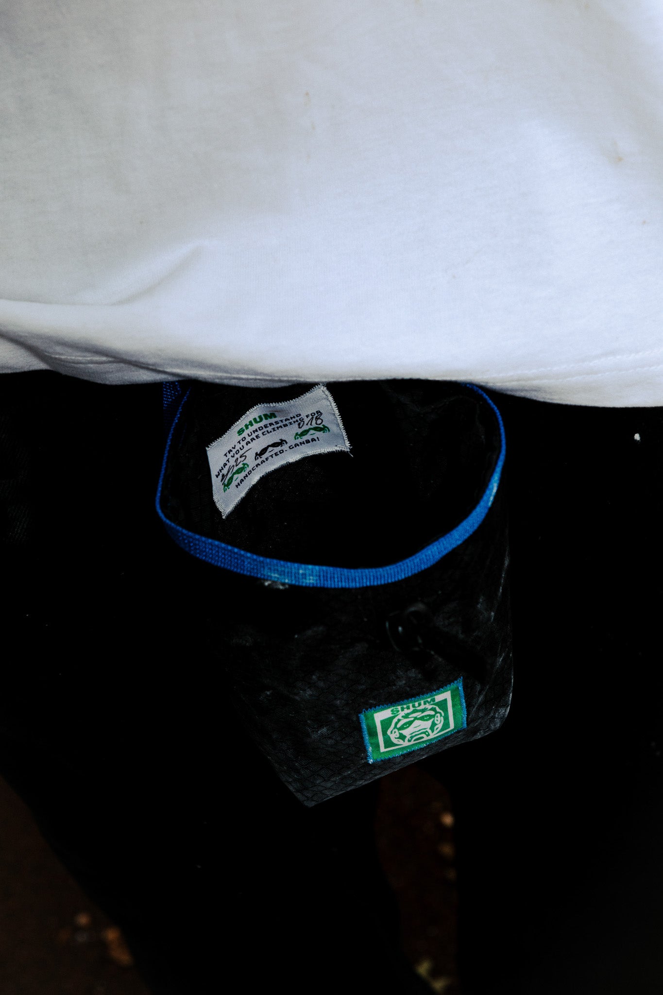 SHUM LIGHT chalk bag black/blue